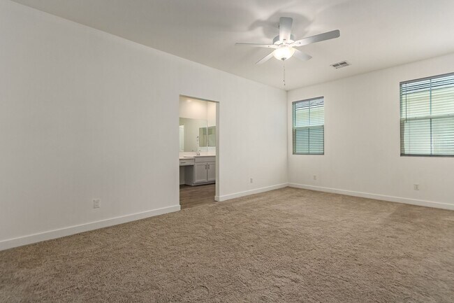 Building Photo - Large Home with Perfect Location in Cadence