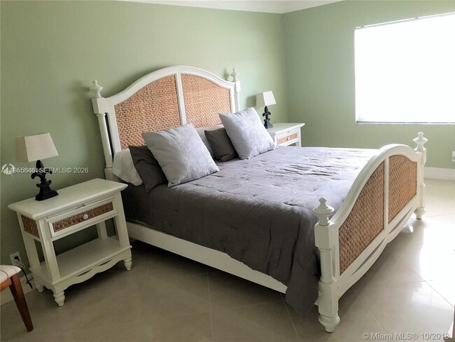 Building Photo - 6471 Bay Club Dr