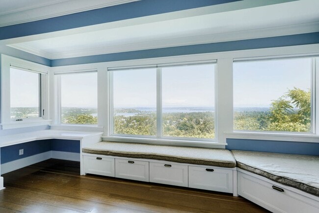 Building Photo - Capitol Hill View Home