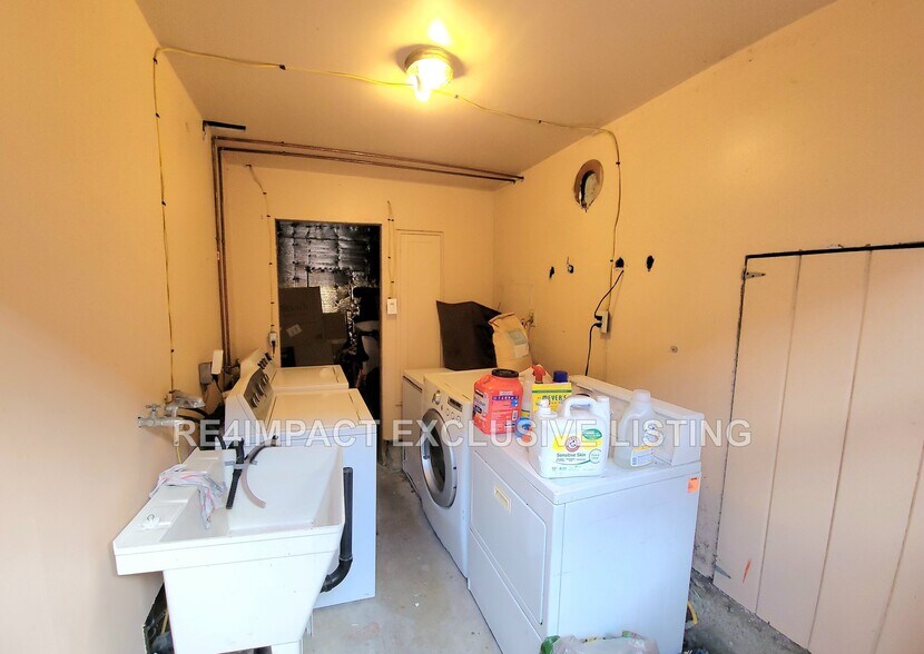 Building Photo - 1257 E 34th St
