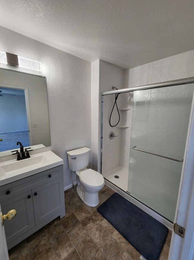 Building Photo - Charming 3 Bed 2 Bath Townhome for Rent in...