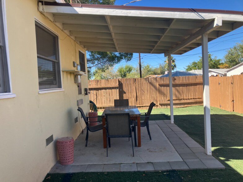 Building Photo - 305 W Ave J 10