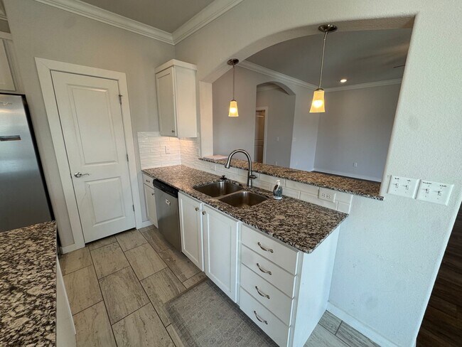 Building Photo - 4401 Havanna