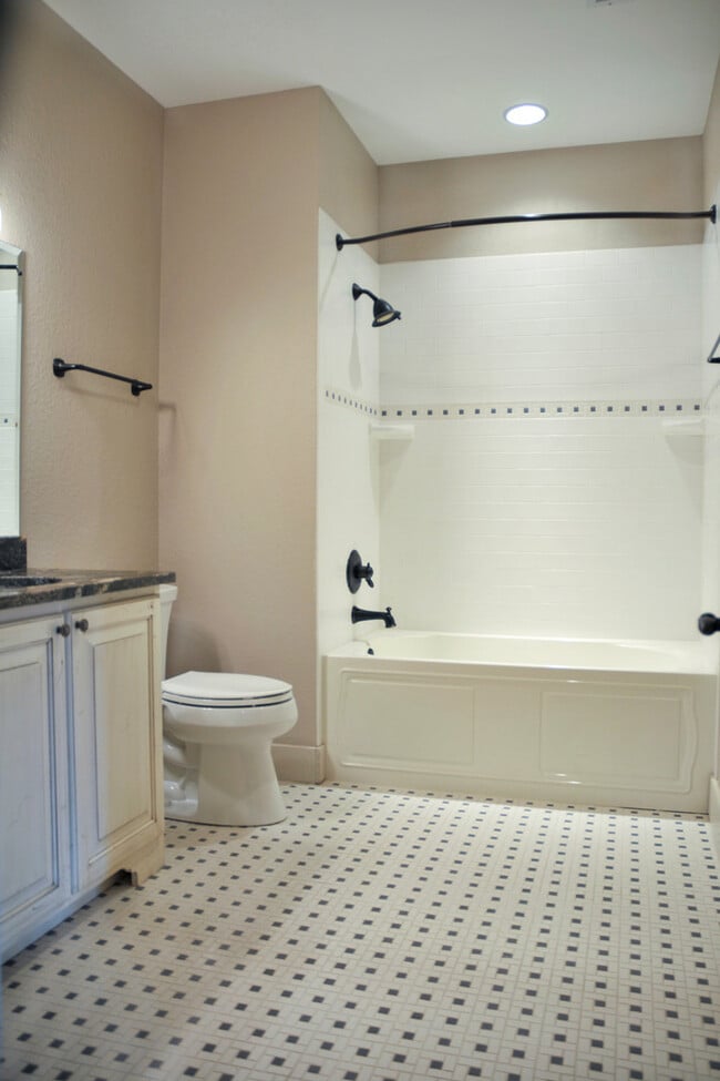 Building Photo - Beautiful Mountain home in Balsam Mountain Preserve Community $3500 a month with year-long lease