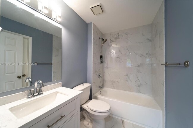 Building Photo - 4949 E Lakes Dr