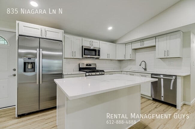 Building Photo - Stunning 4 Bedroom Home! Wayzata School District!