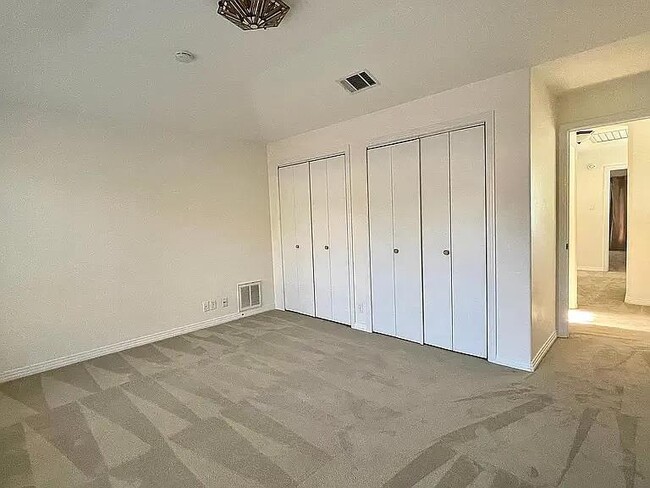 Building Photo - 10807 Love Bird Cove