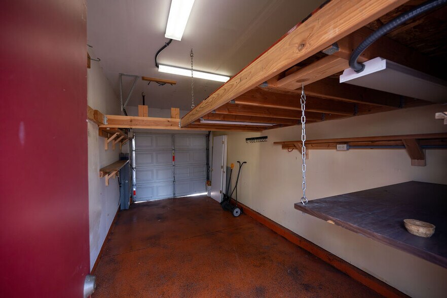 Building Photo - 350 Plowman Ct