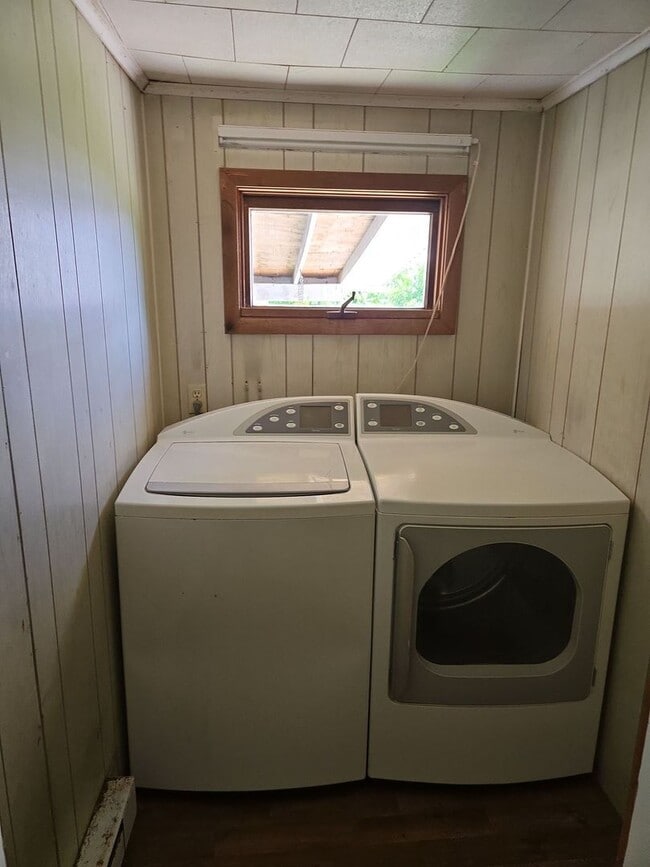 Building Photo - Charming 2-Bedroom Single-Family Home with Patio & Storage Shed