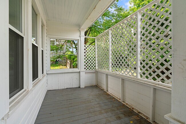 Building Photo - Stunning 4 bedroom home in Perry South available now!