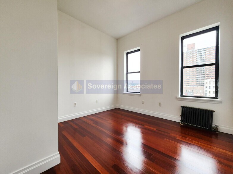 Building Photo - 607 W 137th St