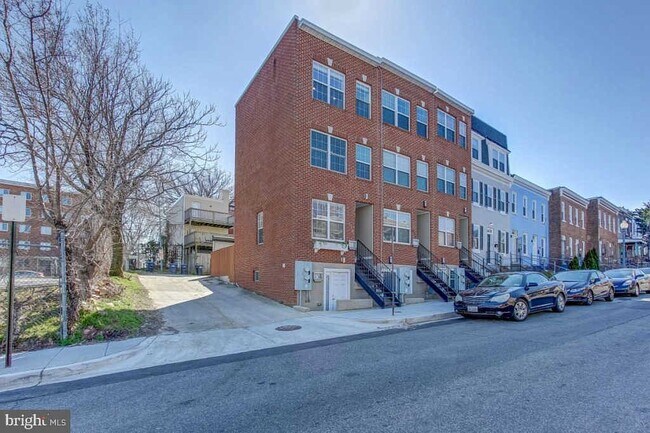 Building Photo - 514 Hobart Pl NW