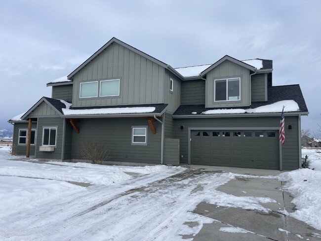 Building Photo - Practically New 3 Bedroom with Mountain Views!