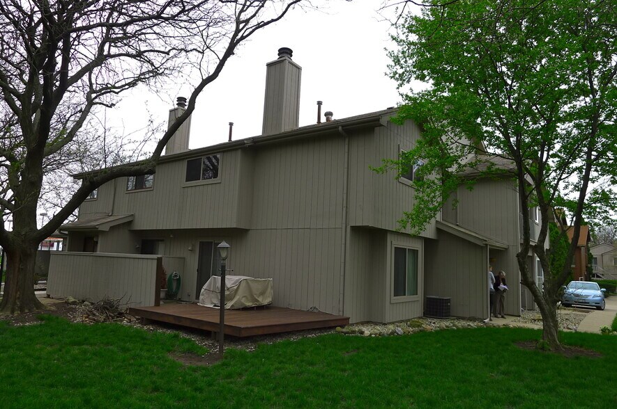 Building Photo - 108 Burwash Ave