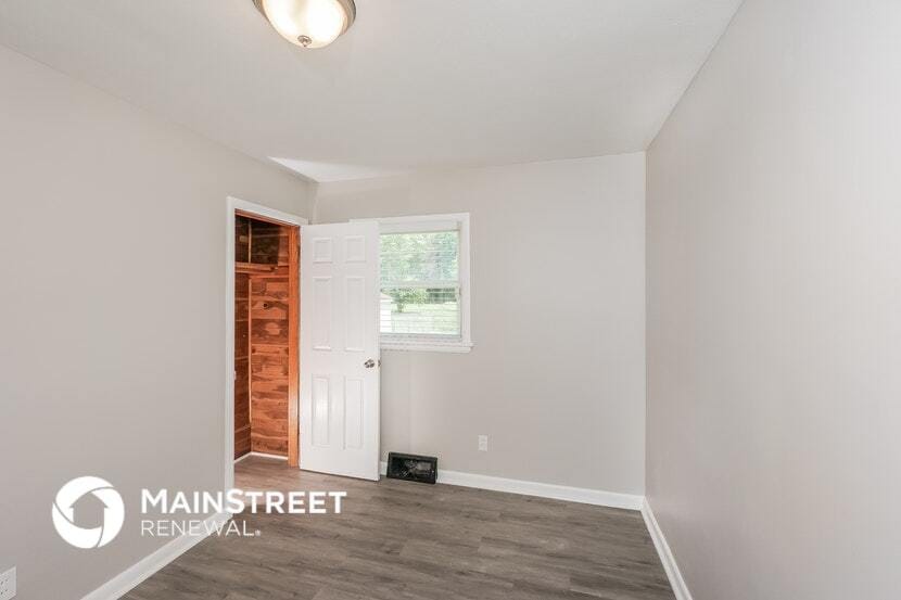 Building Photo - 7809 Axtell Ave