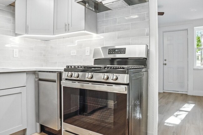 Building Photo - 1364 Lafayette St