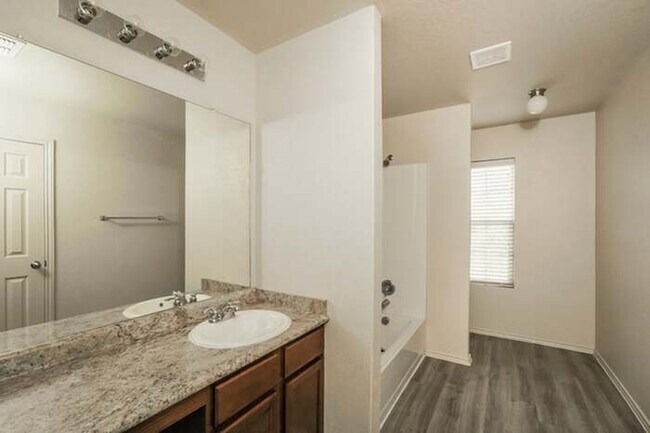 Building Photo - 7006 Heathers Way