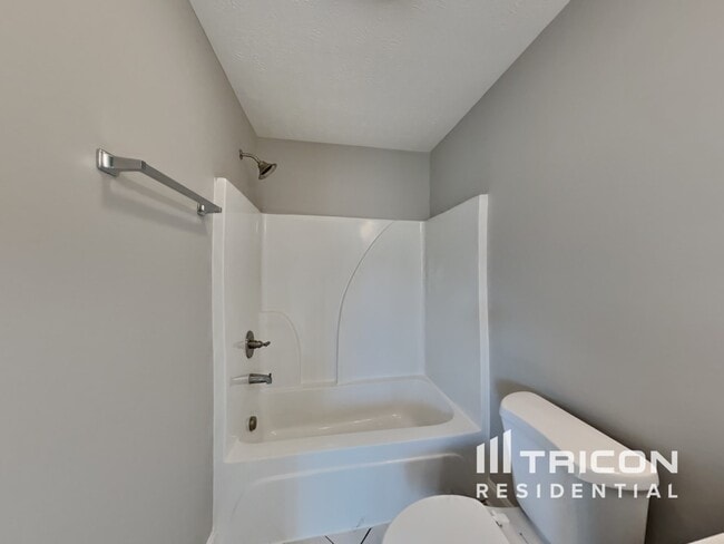 Building Photo - 1020 Berra Dr
