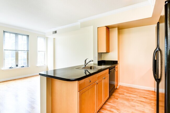 Building Photo - Logan Circle Studio Apartment for Rent Ava...