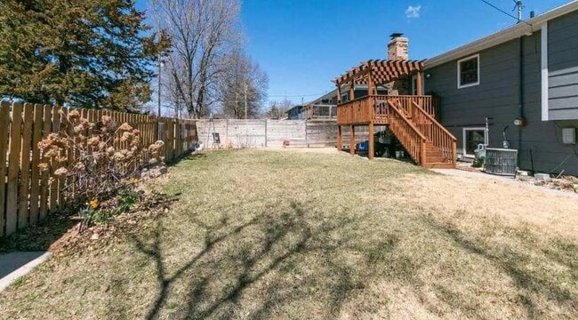 Building Photo - 1512 Knollcrest Dr