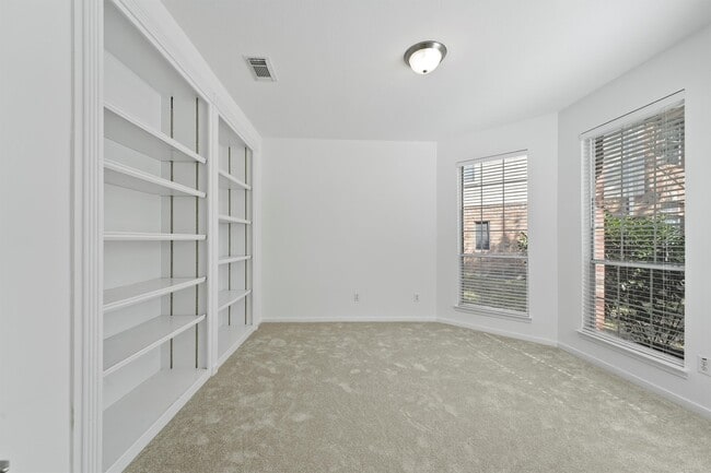 Building Photo - 26422 Creston Woods Dr