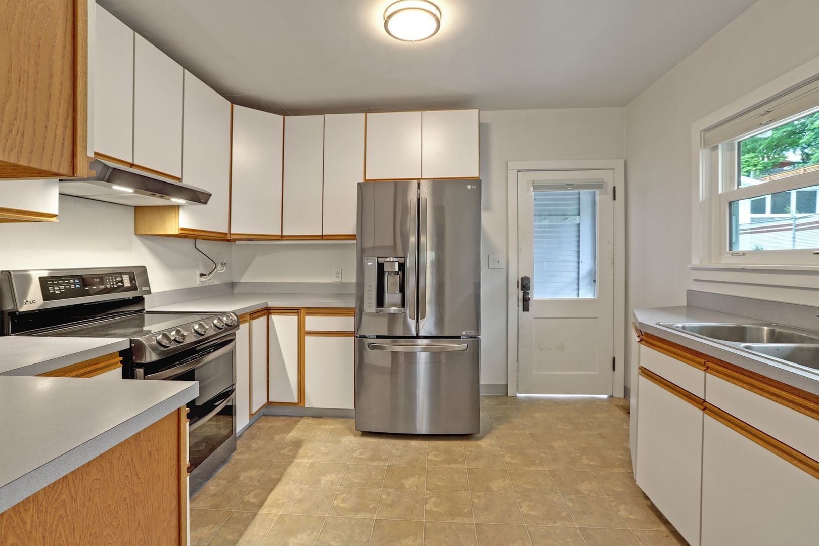 Building Photo - 303 NE 45th Ave