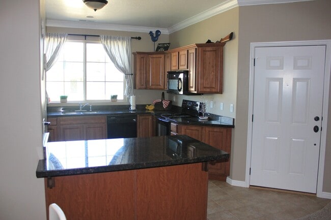 Building Photo - Spacious 3 Bedroom In Stansbury Park- Show...