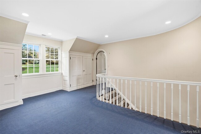 Building Photo - 6 Club Rd