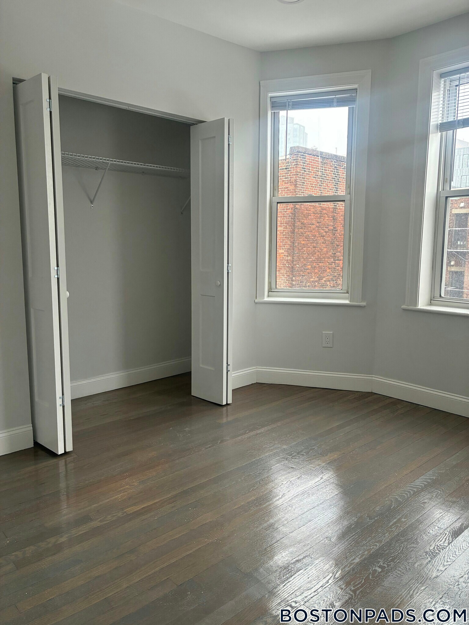 Building Photo - 117 Park Dr