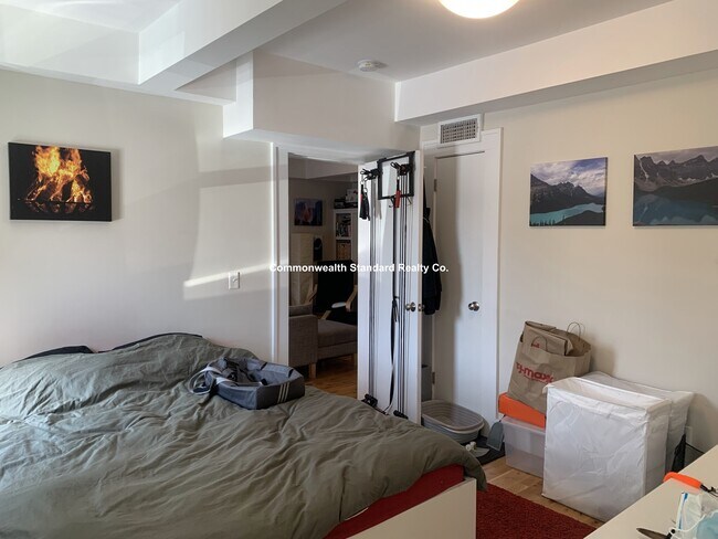 Building Photo - 126 Charles St