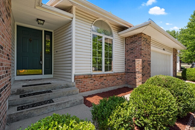 Building Photo - 2601 Hillshire Dr