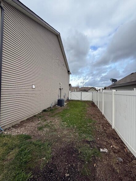 Building Photo - 3420 W Pescador Dr