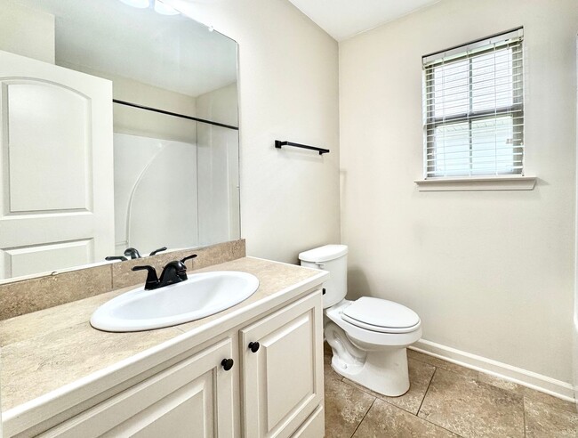 Building Photo - Move-In Ready 3 Bed, 2 Bath Home in Prairi...