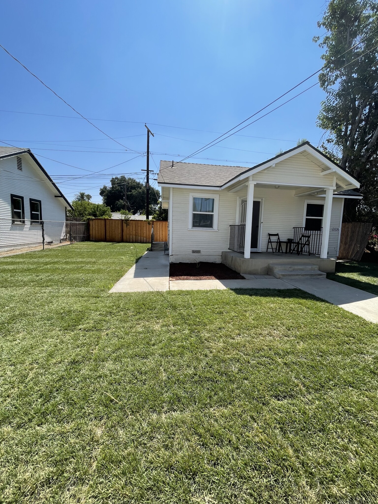 Fenced in lawn - 3036 Lemon St