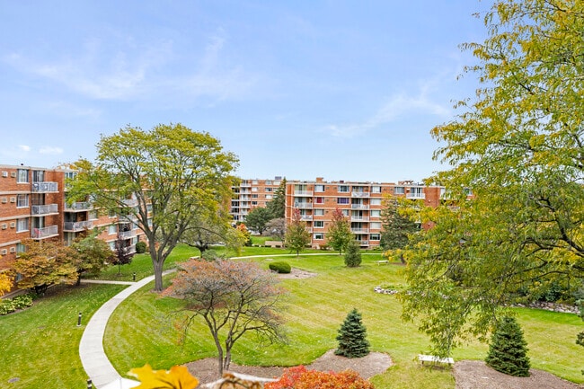 Building Photo - 2201 S Highland Ave