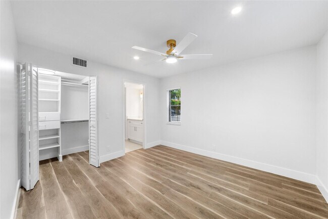 Building Photo - 21905 Lake Forest Cir