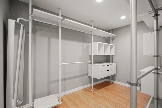 Building Photo - 2401 Stone River Dr
