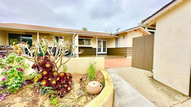 Building Photo - Lovely & Freshly Updated, Remodeled, Paint...