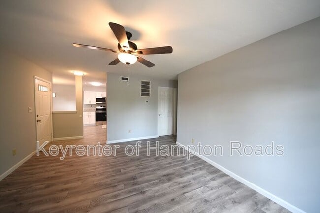 Building Photo - 612 Waters Dr
