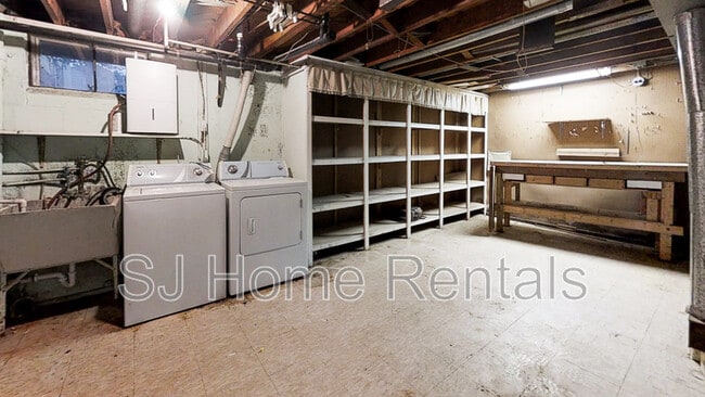 Building Photo - 1107 Hickory St