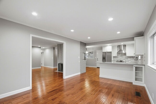 Building Photo - Remodeled 3 Bedroom 2 Bathroom Sunnyvale Home