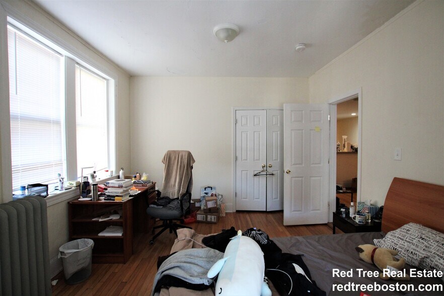 Building Photo - 324 St Paul St