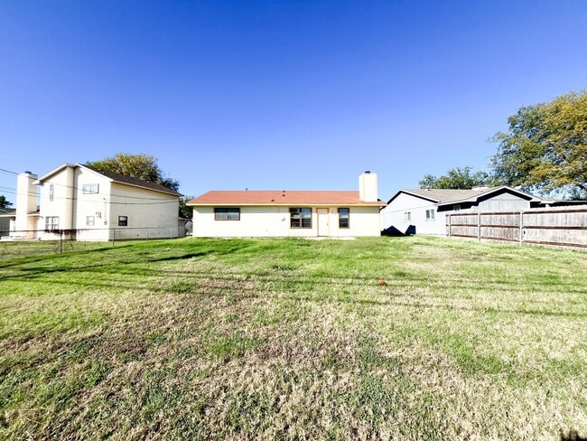 Building Photo - Available NOW!!!! Gorgeous 1 story, 3 bedroom, 2 bath, 2 car garage home with garage door opener....