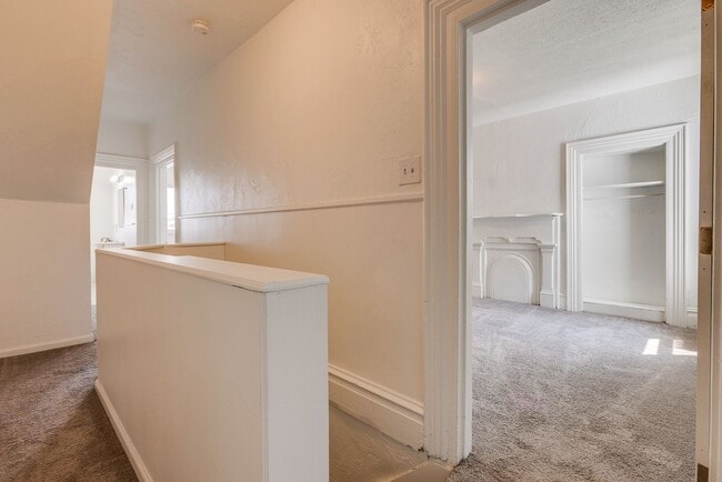 Building Photo - 28 Sharon St