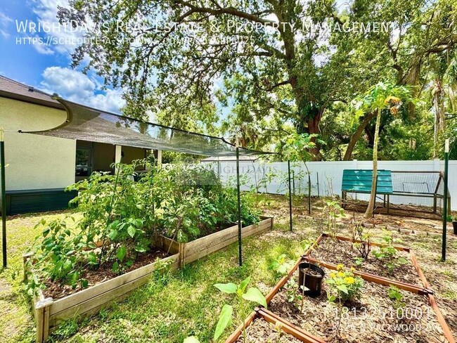 Building Photo - 8424 N Packwood Ave