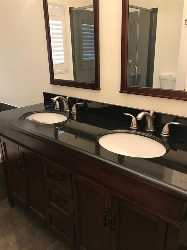 Building Photo - 16405 Sapphire St