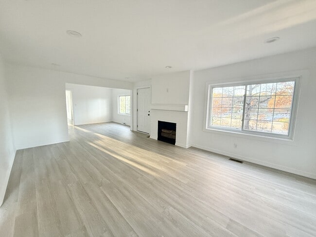 Building Photo - 310 Highland St