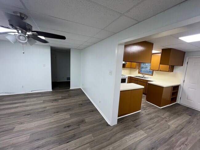 Building Photo - 11106 N Dowling Rd