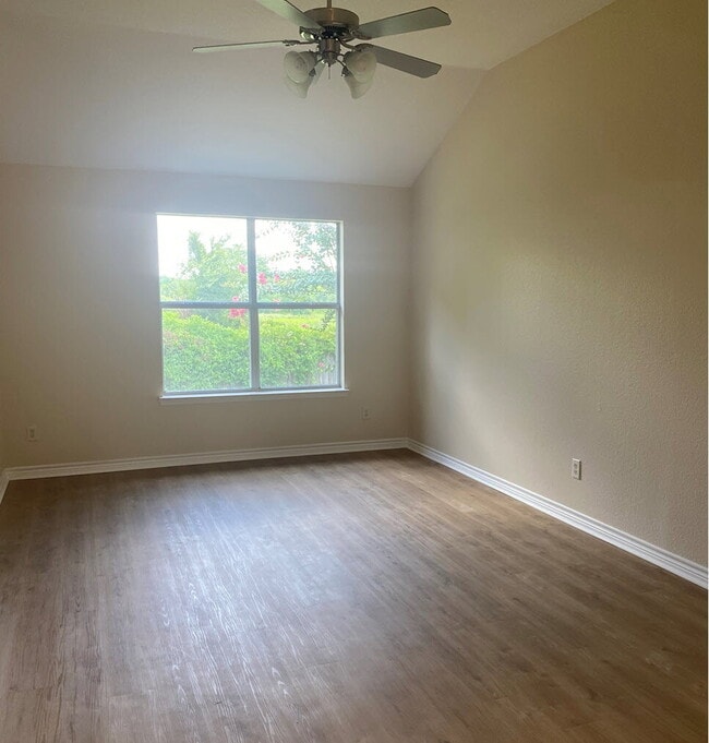 Building Photo - "Charming 3-Bedroom Retreat in College Station with Spacious Living!"