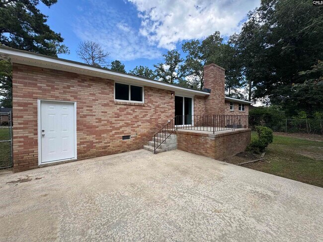 Building Photo - 2208 Rolling Hills Rd